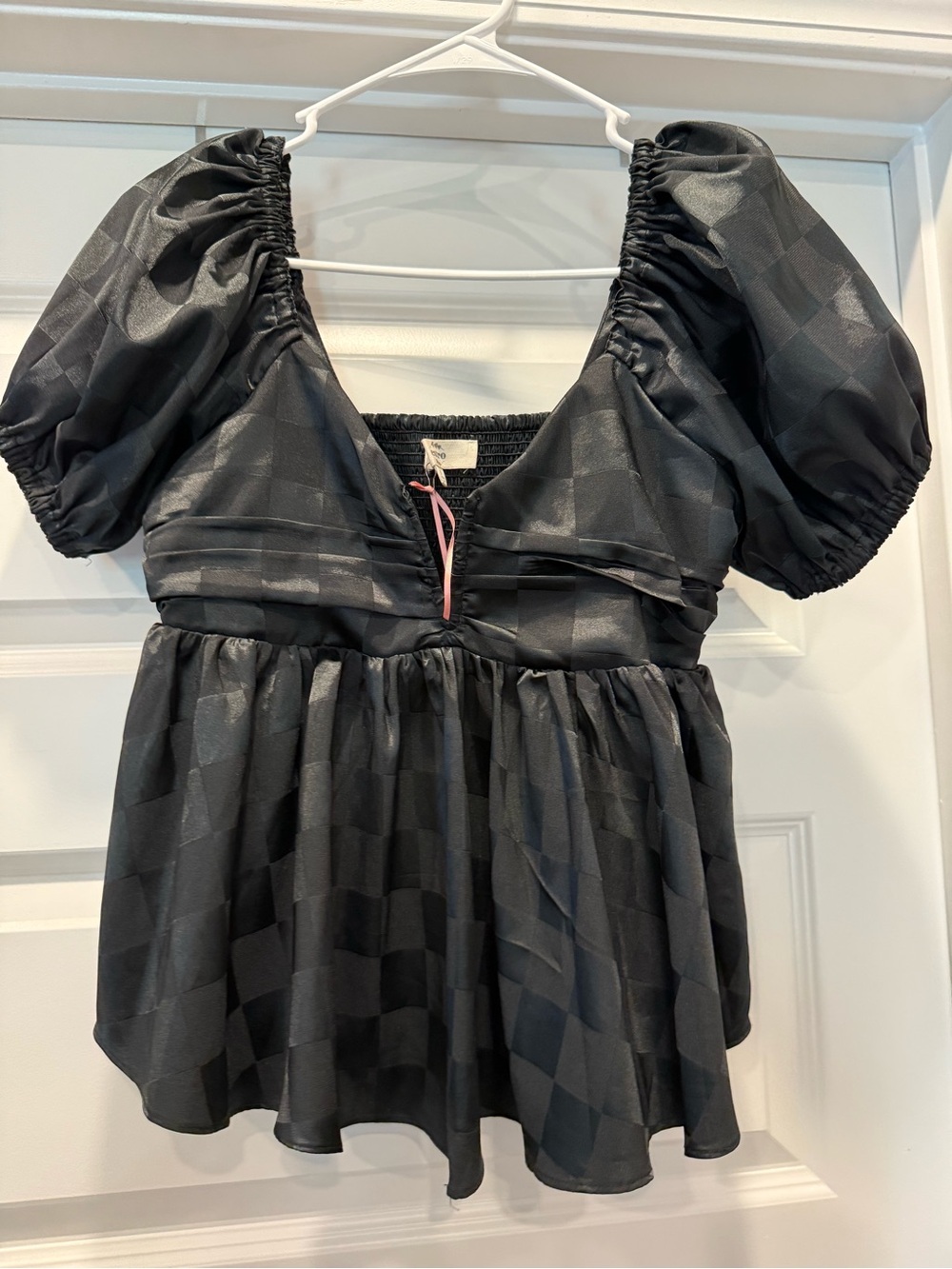entro Black Puff-Sleeve Peplum Blouse